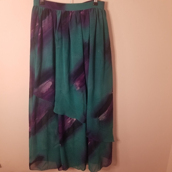 Gorgeous Womens Skirt Set - Picture 4 of 6